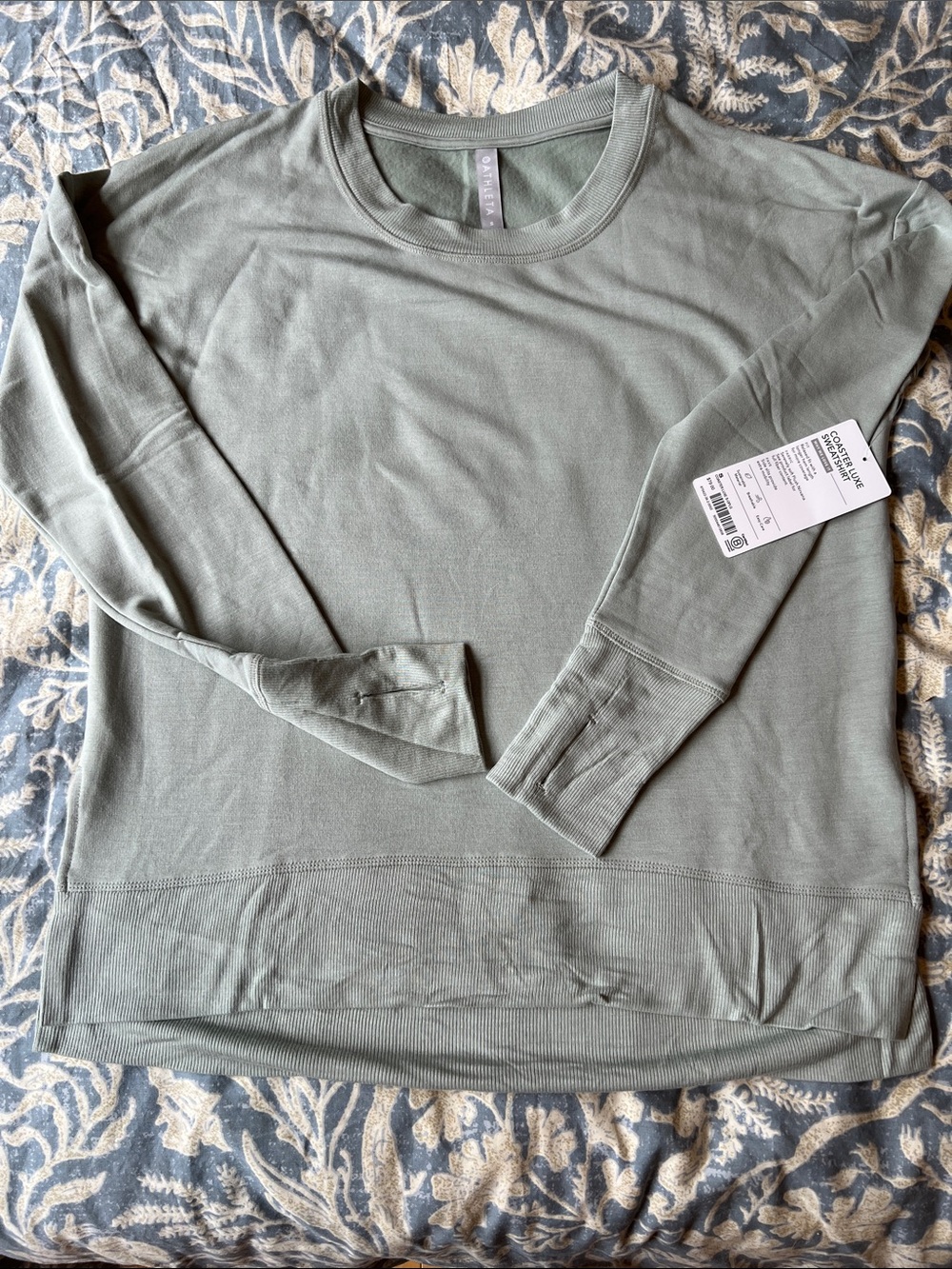 Athleta women’s coaster luxe sweatshirt size small  Sage Green